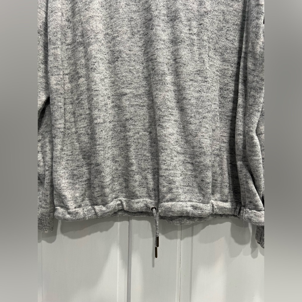 GAP Gray Drawstring Hem Scoop Neck Athletic Knit Sweater SIZE LARGE Pre Loved - Picture 2 of 7